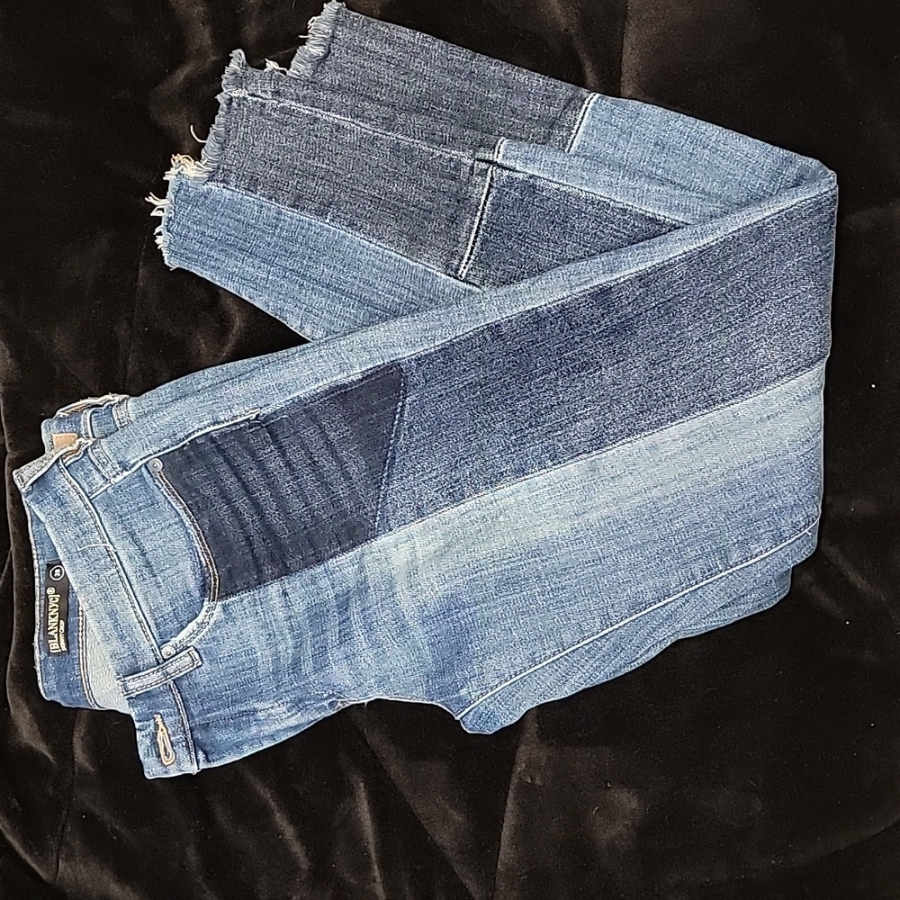 BLANK NYC SKINNY CROP JEANS . PRE-loved